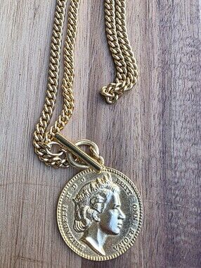 Ben-Amun Queen Elizabeth II coin pendant necklace